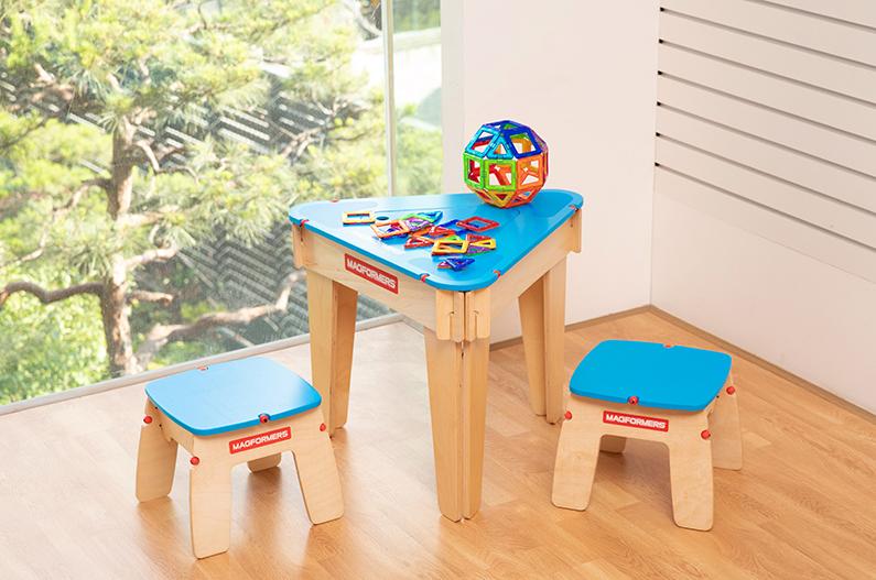 Magformers Blue Triangle wood table set